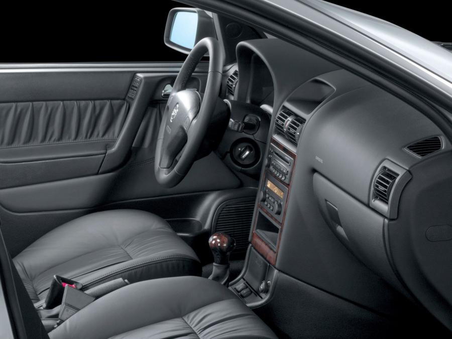  Chevrolet Astra Sedan 2003 года  (фото 8 из 14)